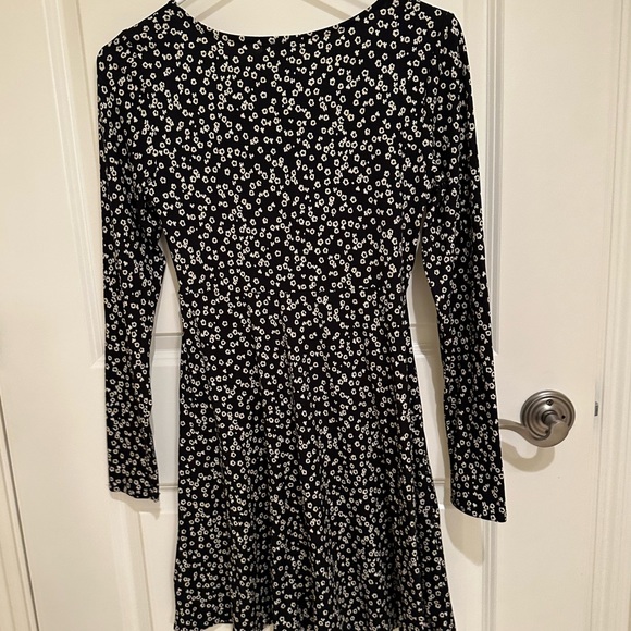 BP. Size XS black and white floral dress excellent condition never worn soft - Picture 3 of 3